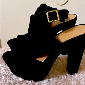 Black, high heels and comfortable party Sandals. Size 39
